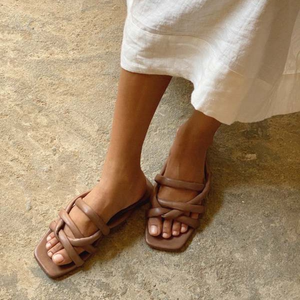 BNIB LoQ Garcia leather slides (Size 38 W)